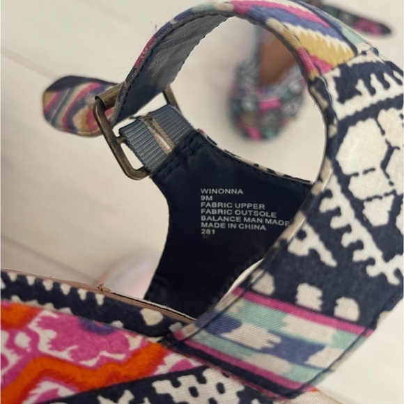 Steve Madden Size 9 Winona Multi-Print Tribal Wedges - Picture 9 of 9
